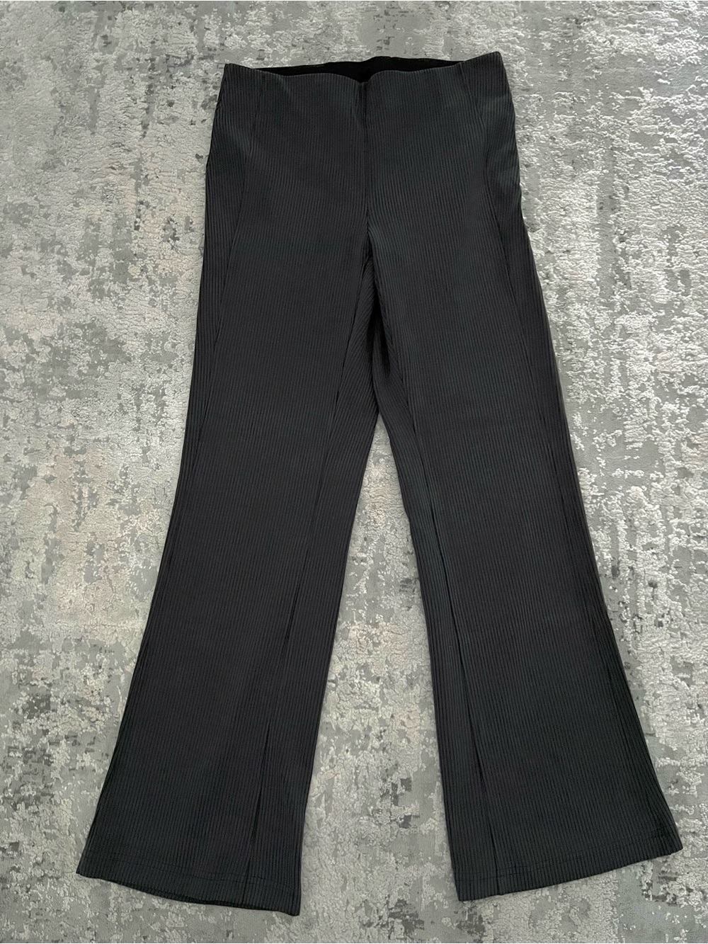 Limited time sale EUC lululemon ribbed softstreme flared pants size 10 black